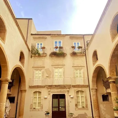 Apartment Lovely 2-bed In Siracusa