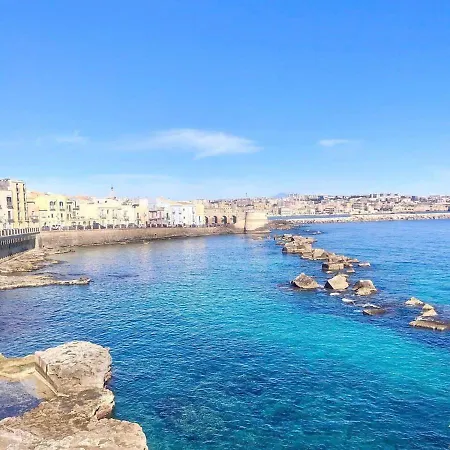 Lovely 2-bed In Siracusa